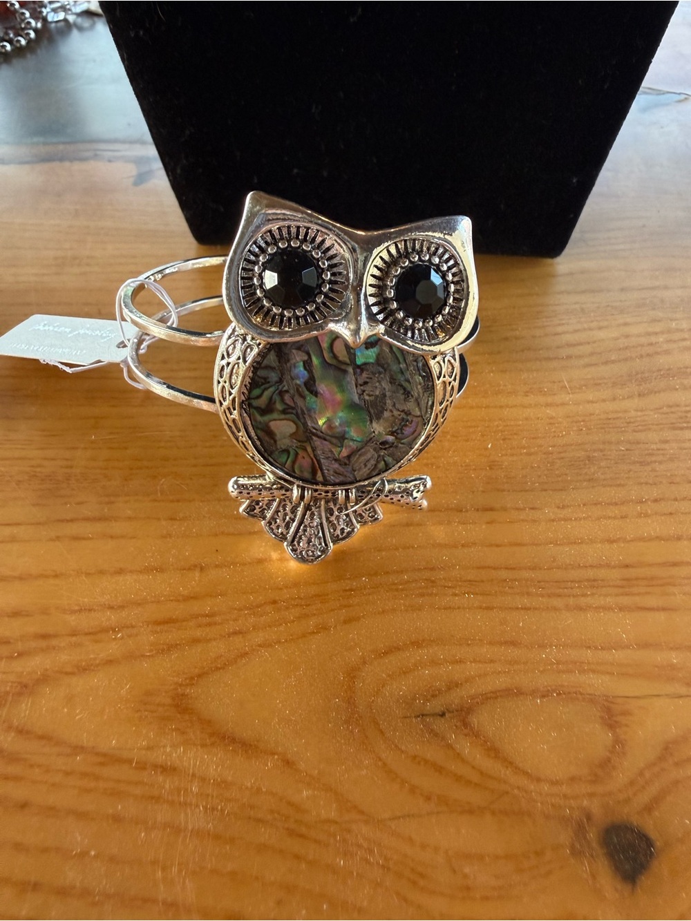 Fashion Jewelry Silver Owl Cuff Bracelet with Iridescent Abalone